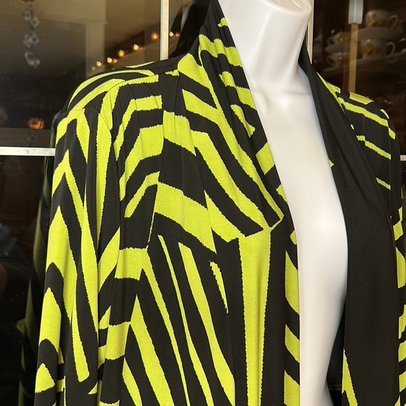 Frank Lyman Design Cardigan - Picture 2 of 10